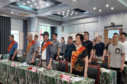 淮南市国动办召开党员“政治生日”主题党日暨“光荣在党50年”纪念章颁发大会